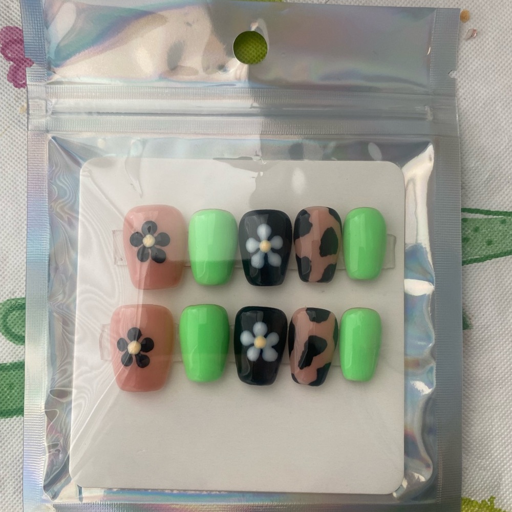 Luxury Gel Press On Nails Green and Black Daisy Cow Print Short Coffin